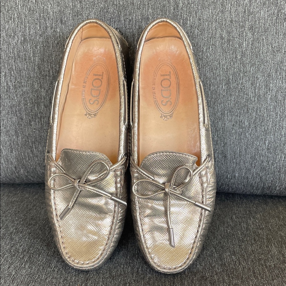 TOD’S gommino driving flats shoes loafers all leather pewter metallic EU38 / 7,5